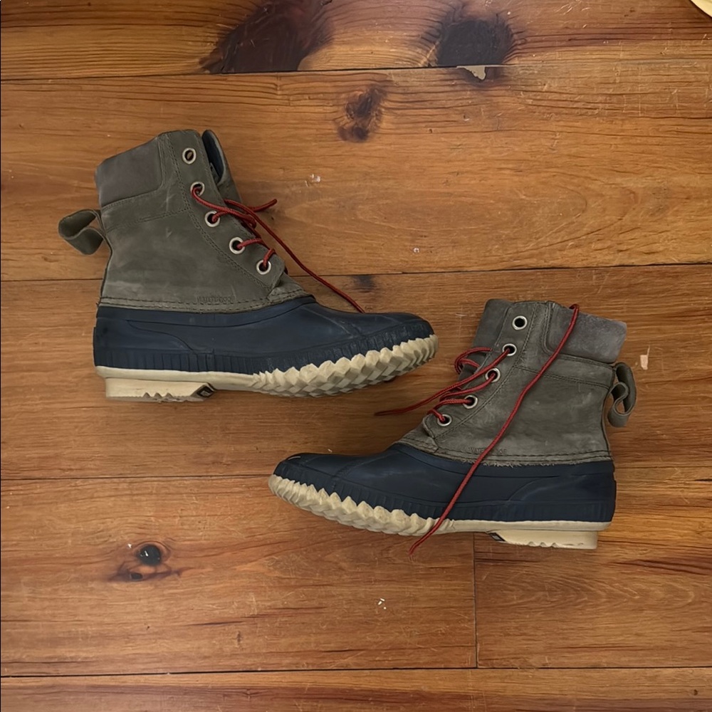 Sorel Two-Tone Boots with Red Laces